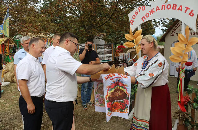 Погода крыловской крыловский край. День района ст. Крыловская Крыловского района 2022. Праздник урожая в Сальске. Глава Крыловского района фото. Новопашковская.